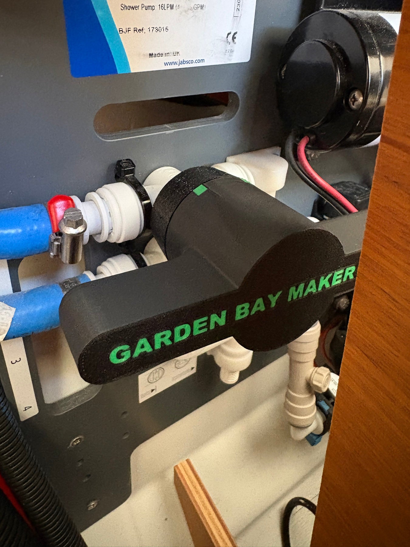 Handle installed on a Jeanneau or Beneteau freshwater tank selector valve